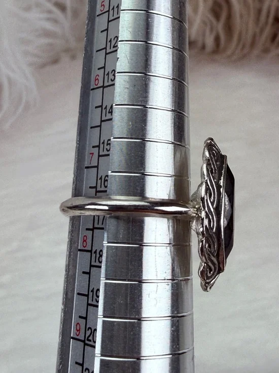 Vintage Avon Silvertone Black Marquise Accent Filigree Ring size 7 1/2 - Picture 6 of 7